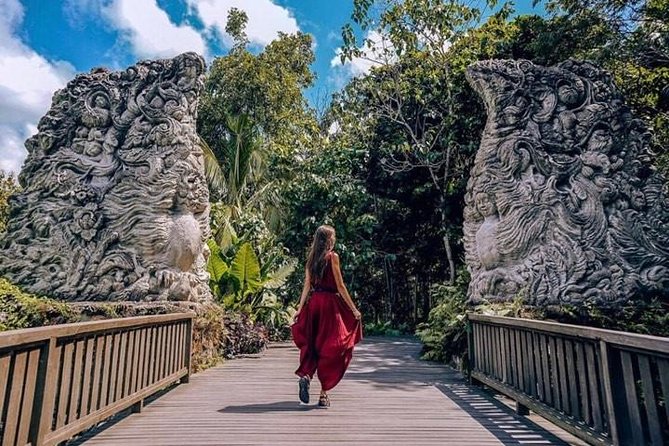 Best of Ubud Private Day Tour with All Inclusive - Sacred Monkey Forest Sanctuary: temples and macaques