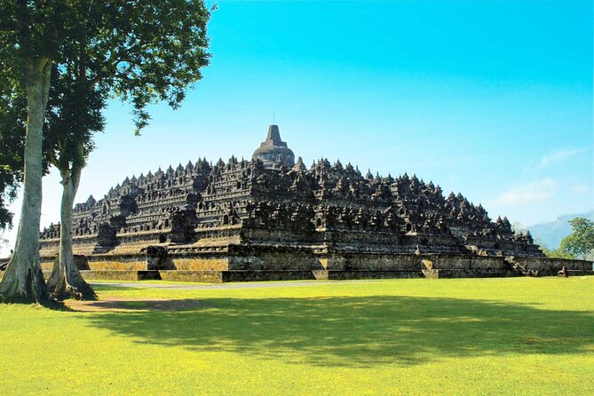 Borobudur Sunrise, Mt. Merapi & Prambanan Day Tour with Entry Fee - Guides make the difference on a long route