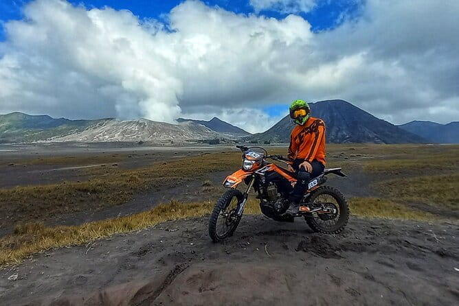Bromo Guided Dirt Bike Adventuring Tour - Rojopasang Lor: leaving the paved road behind
