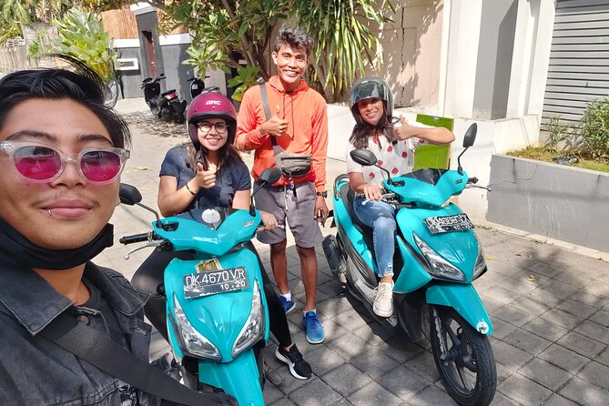 Canggu Scooter Lessons - Moving onto a quiet village street