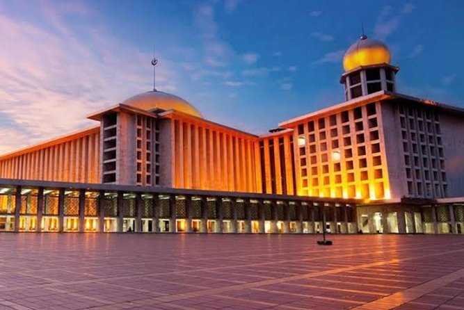 City Tour Jakarta - Fatahillah Square, Jakarta’s public stage