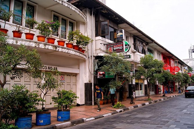 DAY TRIP TO BANDUNG CITY From Jakarta - A private car makes the long road practical
