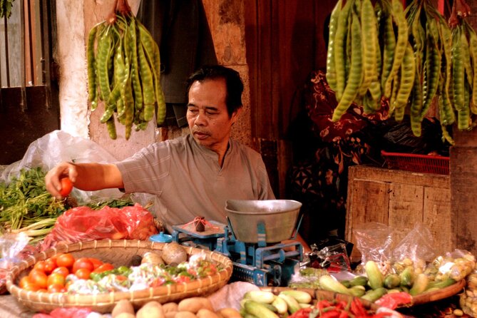 Denpasar Night Market Food Tour - What guides add to the three-hour route
