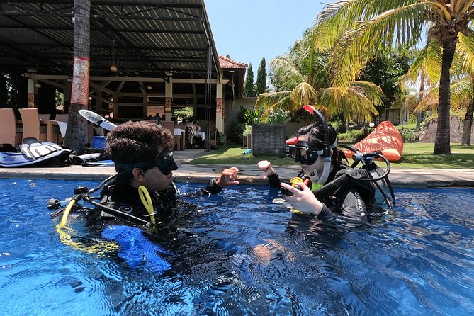 Discover Scuba Diving Tulamben Bali For Non-Certified Divers - Pool practice before you enter the sea