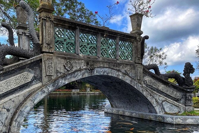 East Bali Tour - Gate of Heaven - Tirta Gangga - Tukad Cepung - The role of Bagus and Kadek