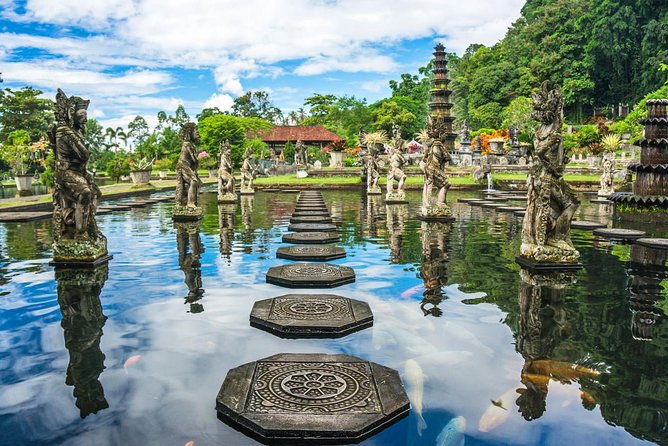 East Bali Tour: Gate of Heaven, Water Palace, Sleeping Gajah - What $100 means in practical value