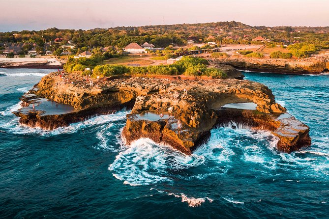 East Nusa Penida Small Group Tour: Atuh Beach & Diamond Beach – Full Day - Rumah Pohon and the famous tree house view