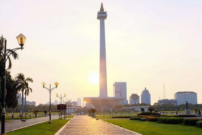 Experience Jakarta Street Food Scene with MRT Transportation - Central Jakarta: A Real Meal and More Spice