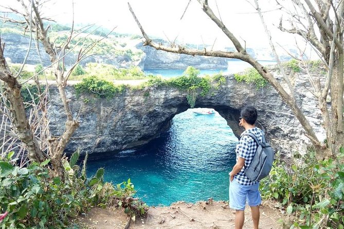Explore The Nusapenida island In one Day - Kelingking Beach and the dinosaur-shaped cliff