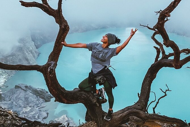 From Bali: 24-Hour Kawah Ijen Blue Flames, Dinner & Room - The night climb to the crater
