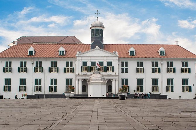 From port Tanjung priok : Jakarta Private Tour With Lunch - The National Museum and Southeast Asian collections