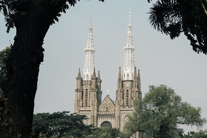 Full Day Private Jakarta Tour(Inc Lunch, Puppet show, & Souvenir) - Sunda Kelapa Harbor and the limits of a short stop