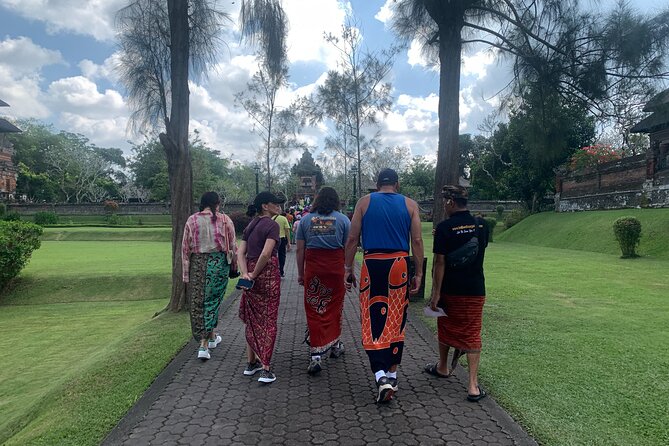 Full Day Tour Bedugul Sightseeing and Tanah Lot Temple - What the private car adds to a long day