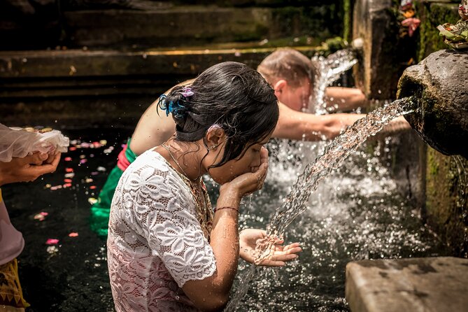 Full day Tour to Best of Ubud with jungle swing - Tegenungan Waterfall: A Wet Finish to the Day