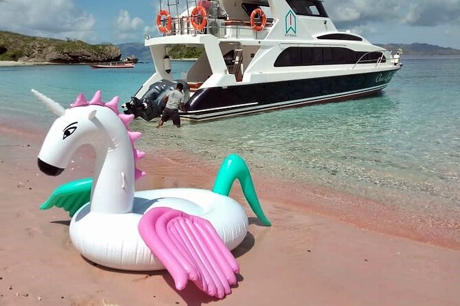 Full Day Trip to Explore 6 Destinations in Labuan Bajo and Komodo - Taka Makassar: a sandbar surrounded by water