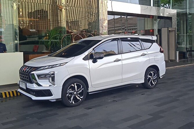 Fullday 10 hours rent a car in Jakarta city with toll & parking - Pickup at 9:00 am and the first part of your day