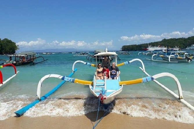 Gates of Heaven Temple and Blue Lagoon Snorkeling with All-inclusive - Indonesian lunch at Topi Inn