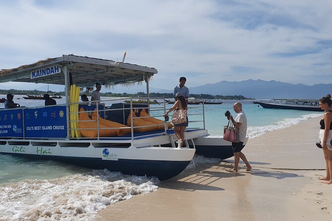 Gili Hai 3 Islands BBQ Sunset Cruise - Gili Meno and its underwater statues