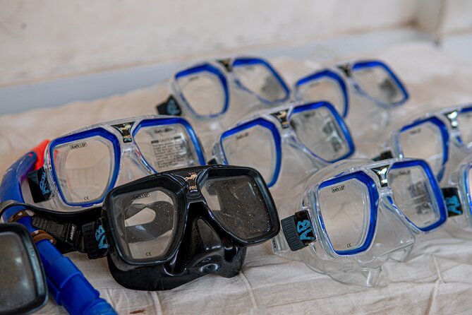 Group Snorkeling Tour Gili Islands Including GoPro Documentation - How crowded is the experience?
