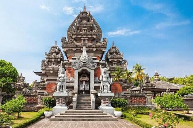 Half Day Jakarta Private Tour in two highlight place - Starting with Jakarta’s golden monument at MONAS