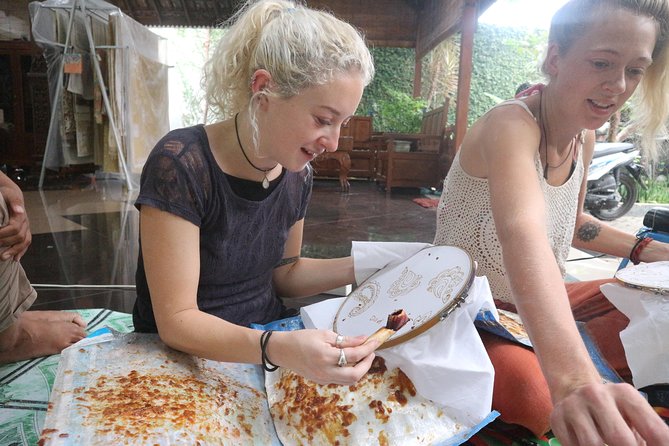 Half Day - Malang Batik Class - Drawing a Malang pattern before the wax