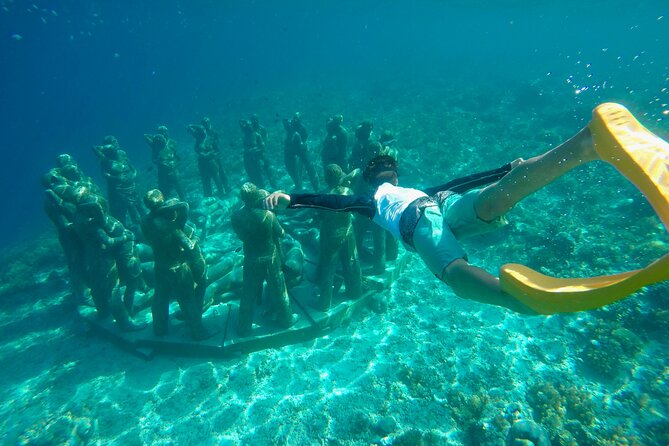 Half-Day Private Guided Snorkeling Turtles Underwater Statues - Boat condition, equipment, and safety checks