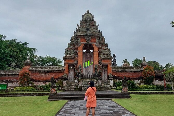 Half-Day Private Tour to Tanah Lot and Bali Royal Temple - Pod Chocolate’s Modern Taste of Bali