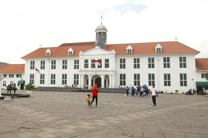 Halfday Batavia by Night with dinner at Cafe Batavia & souvenir - Dinner at Cafe Batavia Above Fatahillah Square