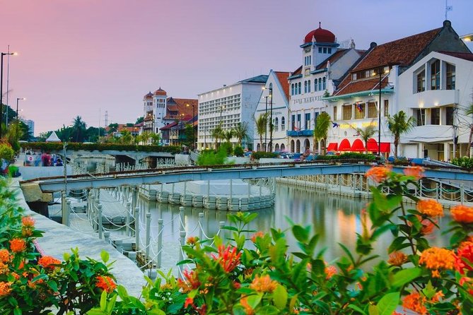 Halfday Excursion Old city Batavia with Lunch and Souvenir - Batavia Old Town and the Batavia Café pause