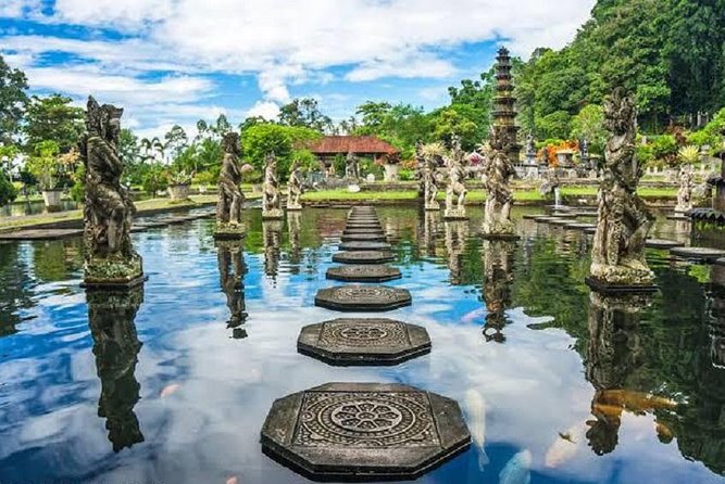 Heaven Gate (Lempuyang) - Tirta Gangga - FREE WIFI - Lempuyang Temple and the famous mountain view