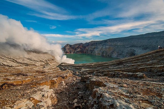 Ijen Blue Fire & Sunrise Sharing Tour - Returning to the rim for the sunrise