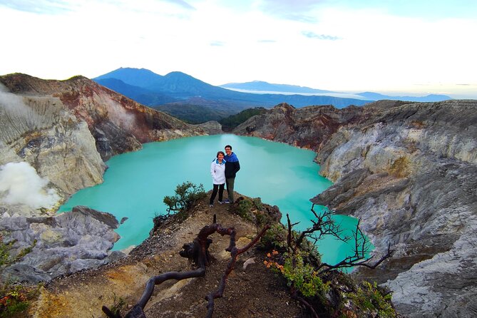 Ijen Blue Fire Trekking - Descending toward the crater and blue fire