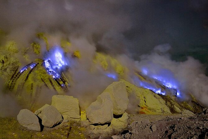 Ijen Blue Fire Trekking - Climbing through the tropical forest in darkness