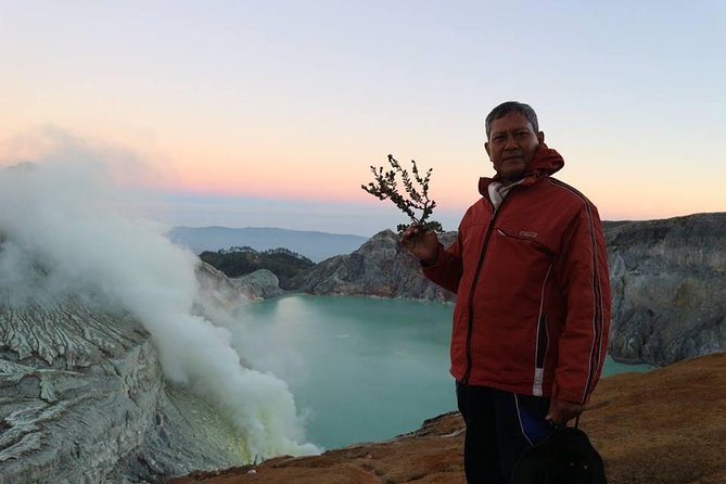 Ijen Crater Tour - The uphill walk to the crater rim