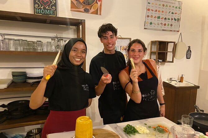 Indonesian Food Cooking Class of Gili Air - Fried tempe and peanut sauce bring the strongest lesson