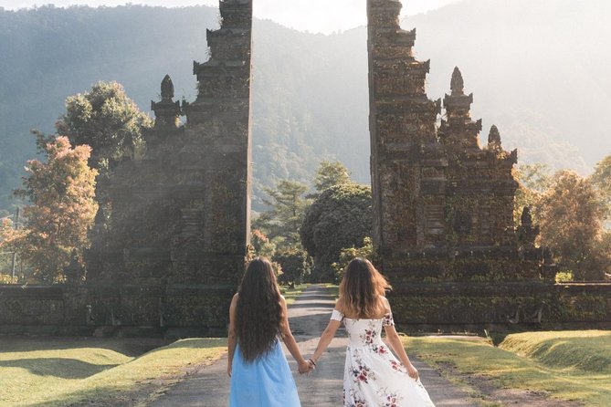 Instagram Tour in Bali: The Most Beautiful Spots - Visiting Ulun Danu Beratan Temple