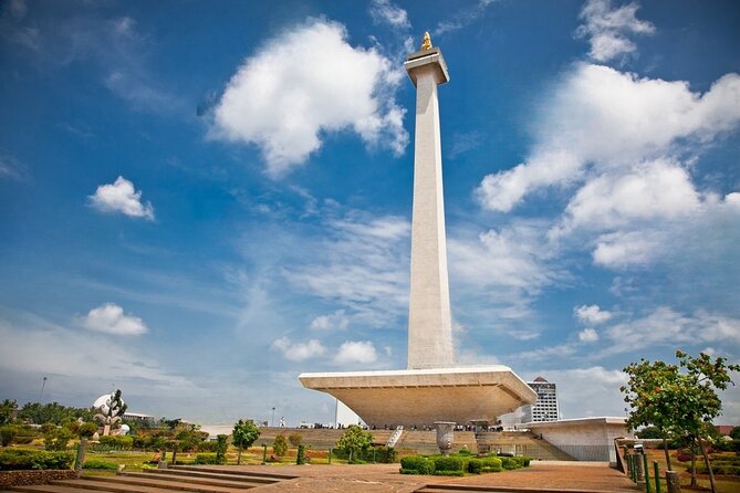 Jakarta Full-Day Highlights Tour with Transfer - Glodok Chinatown needs more than a quick pass