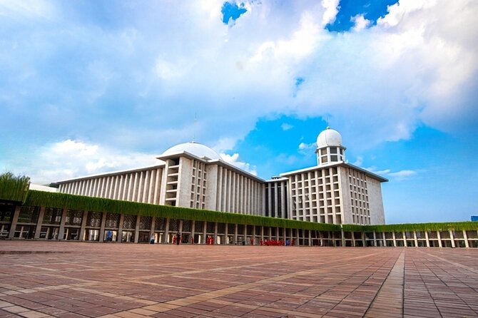 Jakarta Full-Day Highlights Tour with Transfer - Fatahillah Square opens the door to Old Batavia