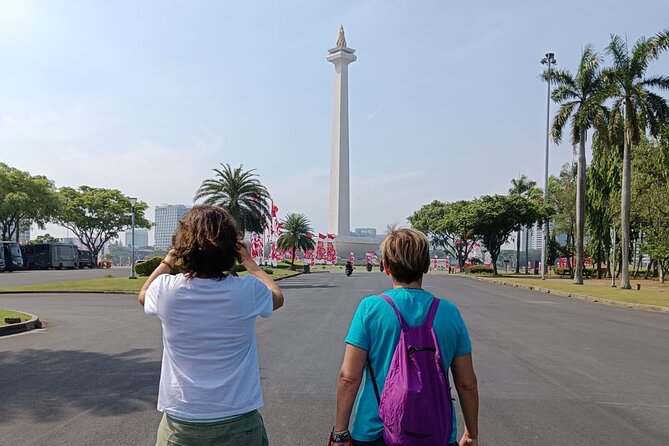Jakarta Half Day Visit The Monument with Highlight City Tour - Glodok Chinatown and its older commercial life