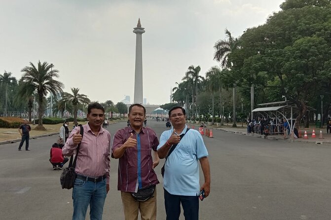 Jakarta Indonesian Culture in half Day - Batik shopping shows art you can take home