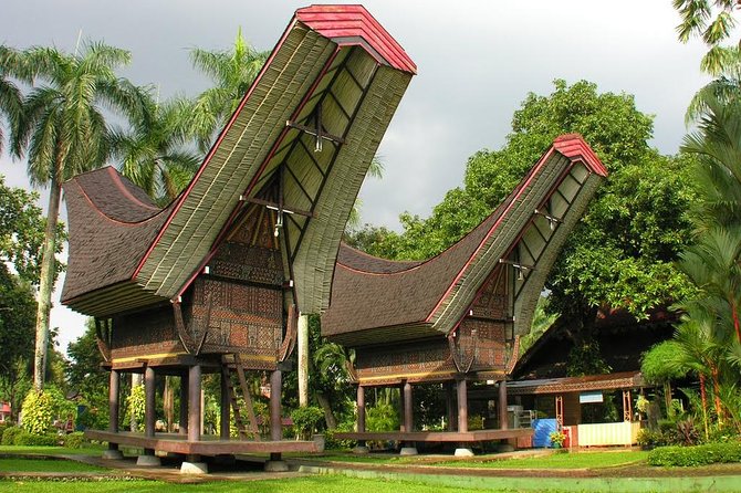 Jakarta: Miniature Park, National Museum & Traditional House Tour - Key things to know before you book