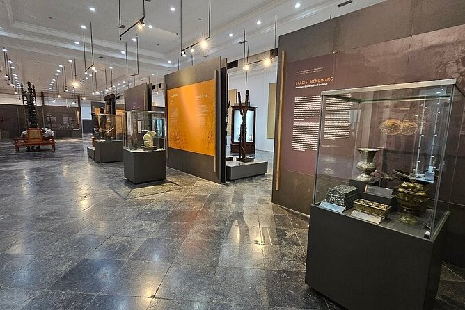 Jakarta: Miniature Park, National Museum & Traditional House Tour - The National Museum in a one-hour visit