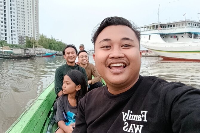 Jakarta Night Tour with Dinner at Café or Food street - Sunda Kelapa Harbor and the evening boats