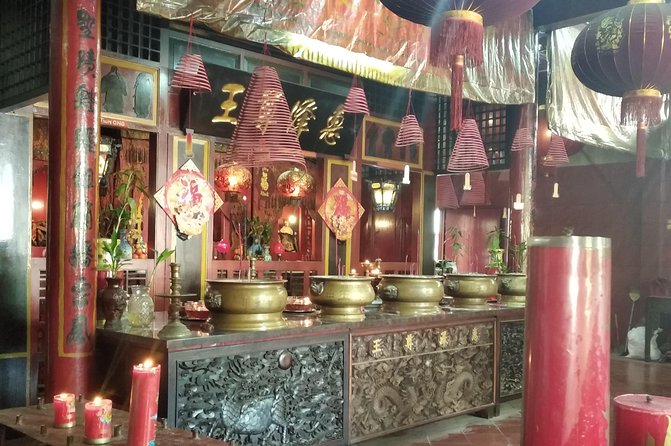 Jakarta Private City Tour with Obama School visit - Glodok and Petak Sembilan Temple