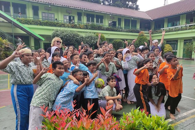 Jakarta Private City Tour with Obama School visit - Guides, vehicles, and the pace of the day