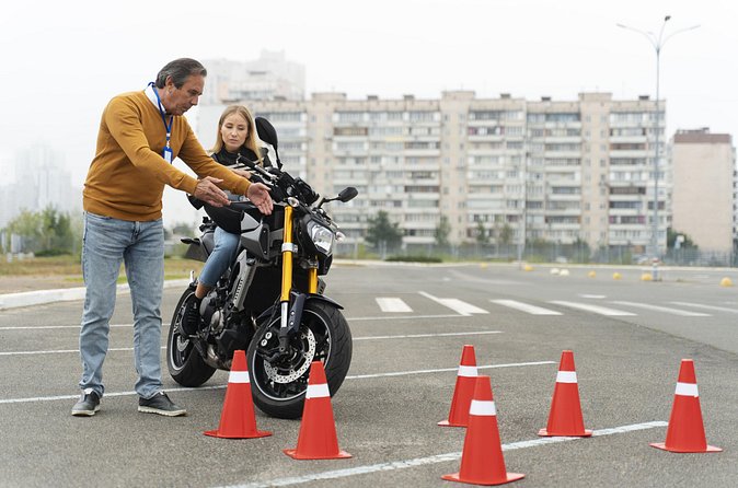 Jakarta Scooter Lessons and Motorcycle Lessons - What The Two-Hour Lesson Covers
