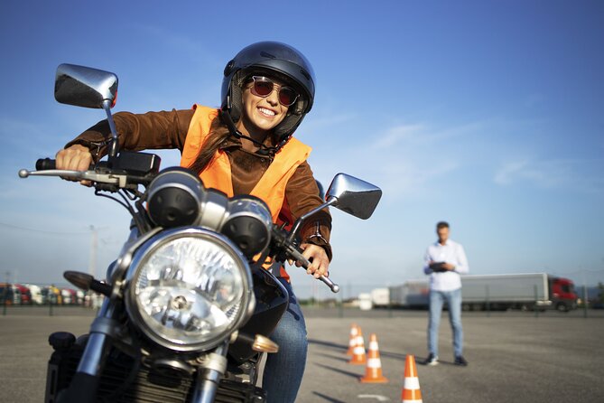 Jakarta Scooter Lessons and Motorcycle Lessons - The First Minutes: Getting Comfortable With The Bike
