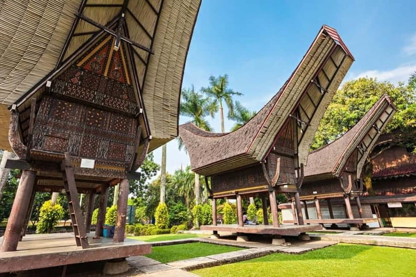 Jakarta: Taman Mini Indonesia Cultural Park Entry Ticket - Traditional dance, music, and the performance schedule