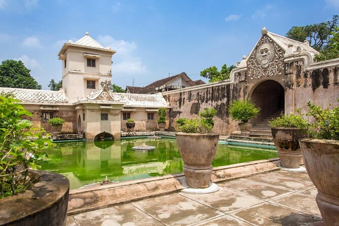 Jogja Hidden Gems - Cycling Tour - The Sultanate, Kraton, and royal family grounds