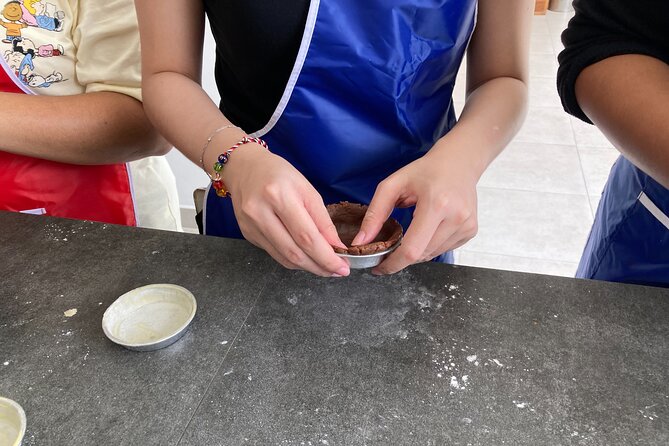 Kerobokan French Pastry and Bakery class for Adult - The middle of the class: fillings, creams, and ganache